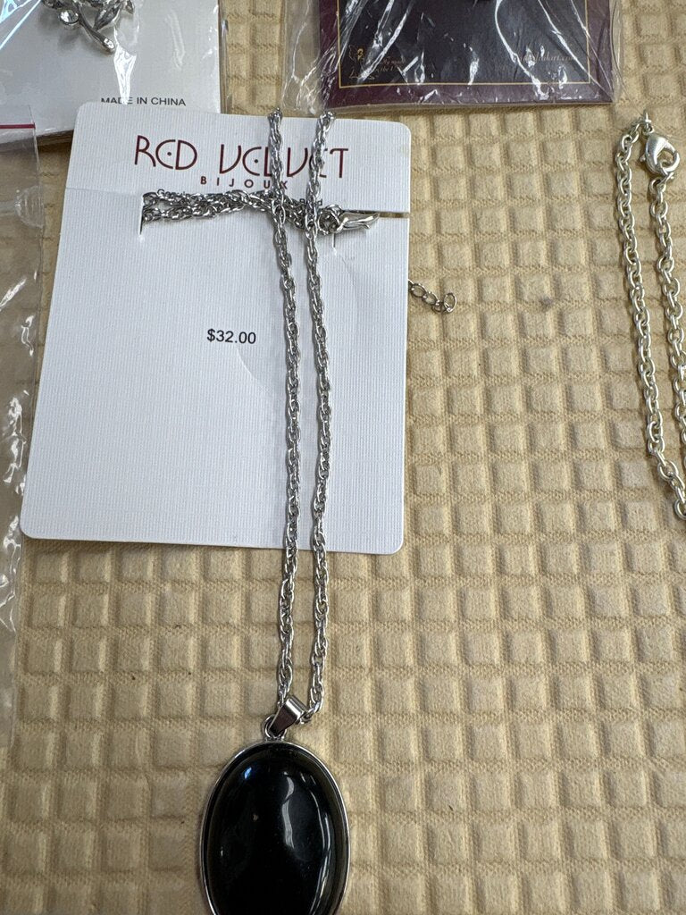 Black Pendant Necklace by Red Velvet