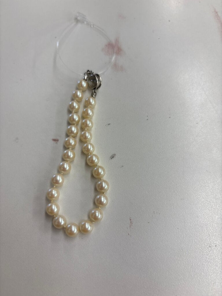 Classic Pearl Bracelet