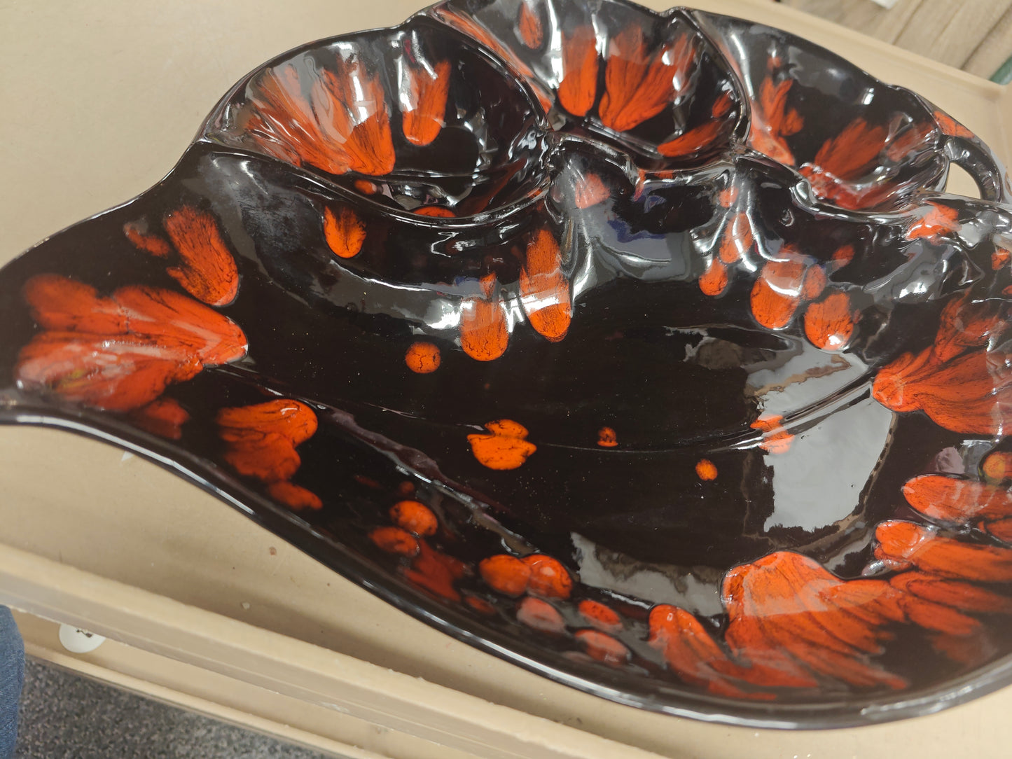BLACK/RED TRAY